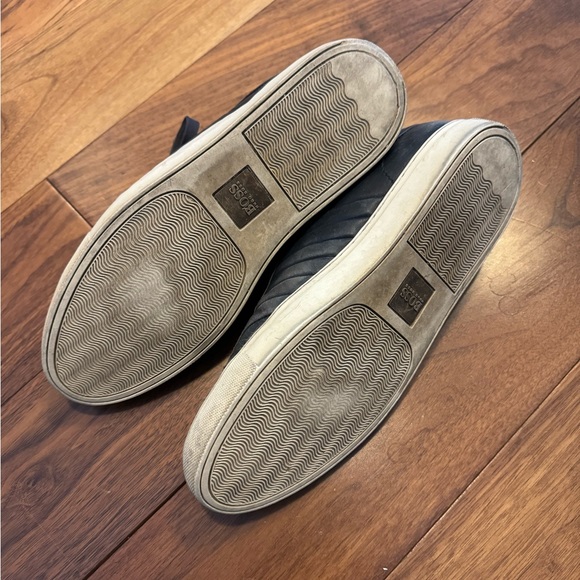 Boss navy blue leather sneakers.  Size 41 euro. - Picture 2 of 3